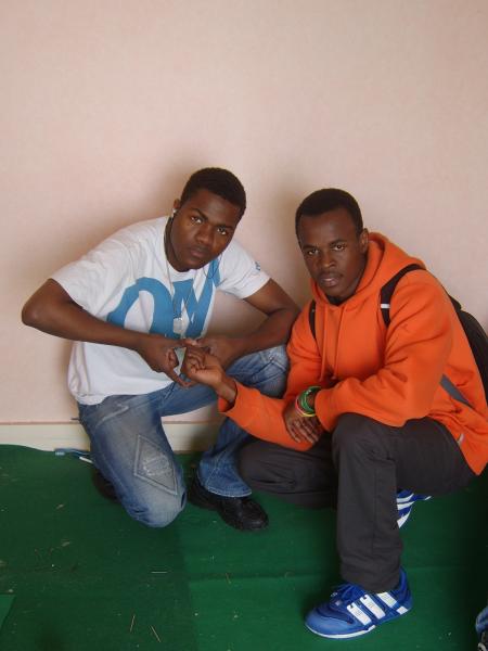 LG ET ADAM
